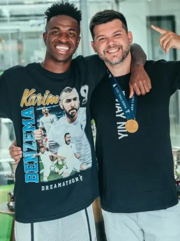 Assessor dos jogadores Vinicius Junior e Lucas Paquetá é baleado na barriga durante tentativa de assalto na Barra da Tijuca