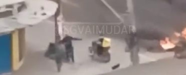Protesto de moradores bloqueia trânsito com fogo no bairro Barro Vermelho