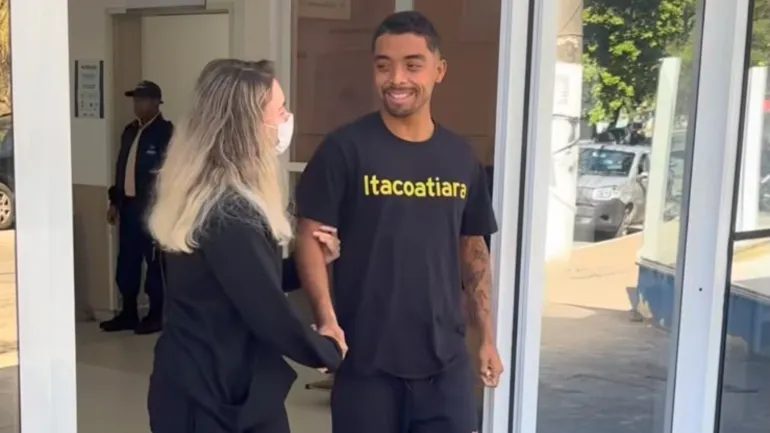 Bodyboarder Thomás Rovira deixa hospital andando após grave lesão na coluna no Itacoatiara Pro