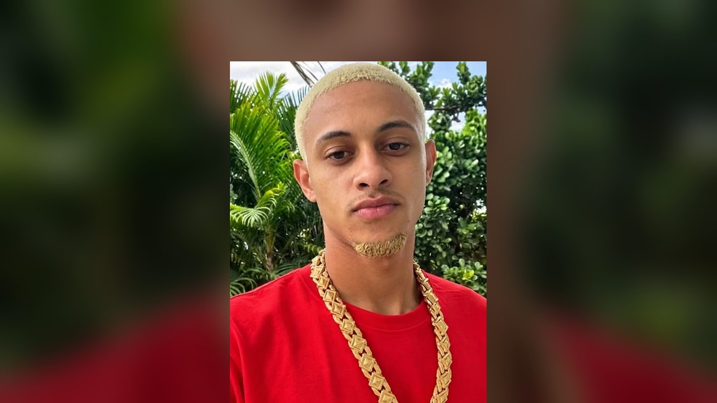 Jovem suspeito de matar o irmão em Maricá se entrega e é liberado pela lei eleitoral